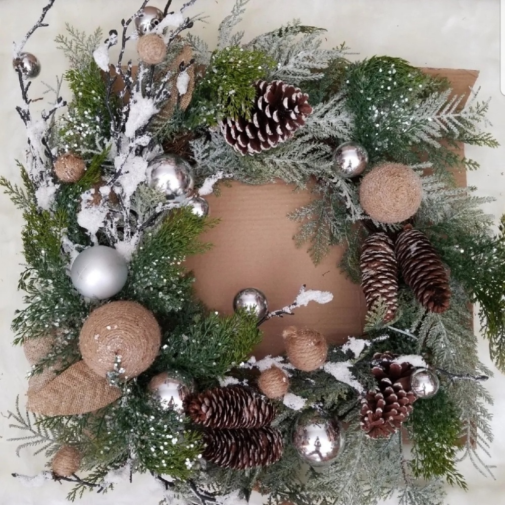 Woodland 26" Wreath - Picture 1 of 3